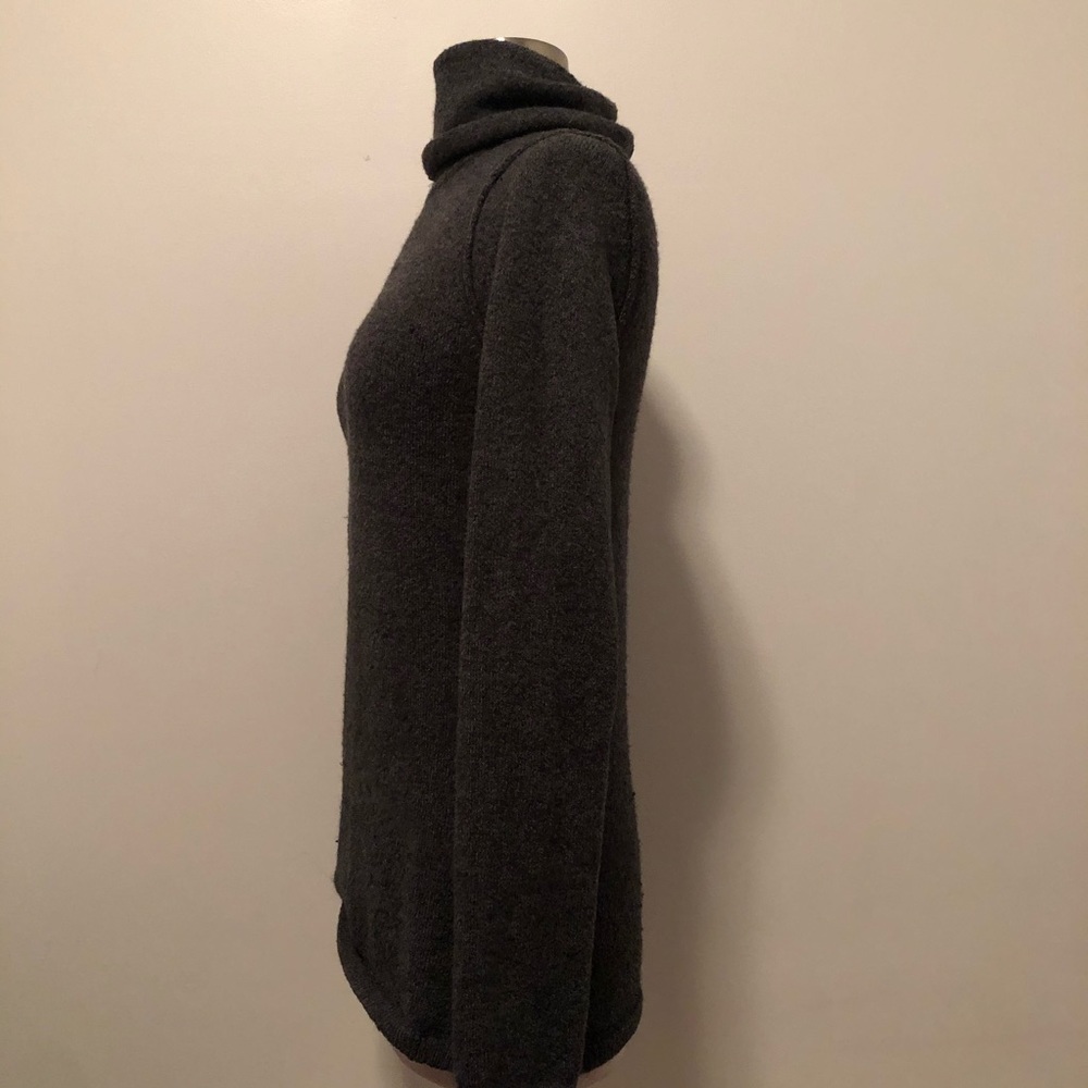 Gap Sweater Size Small - image 2